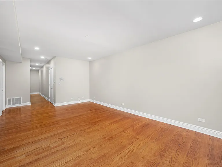 6300 N Rockwell St #B2 — Photo 6