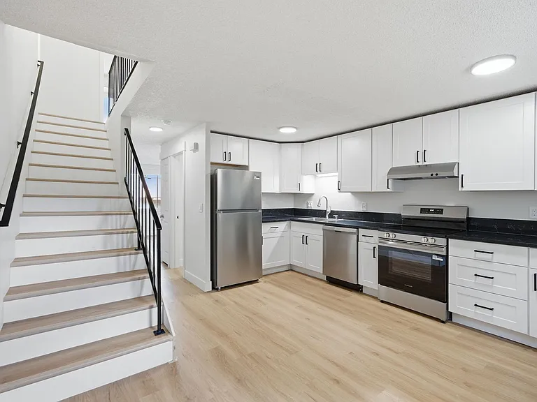 Rolling Hills Townhouses — Photo 35