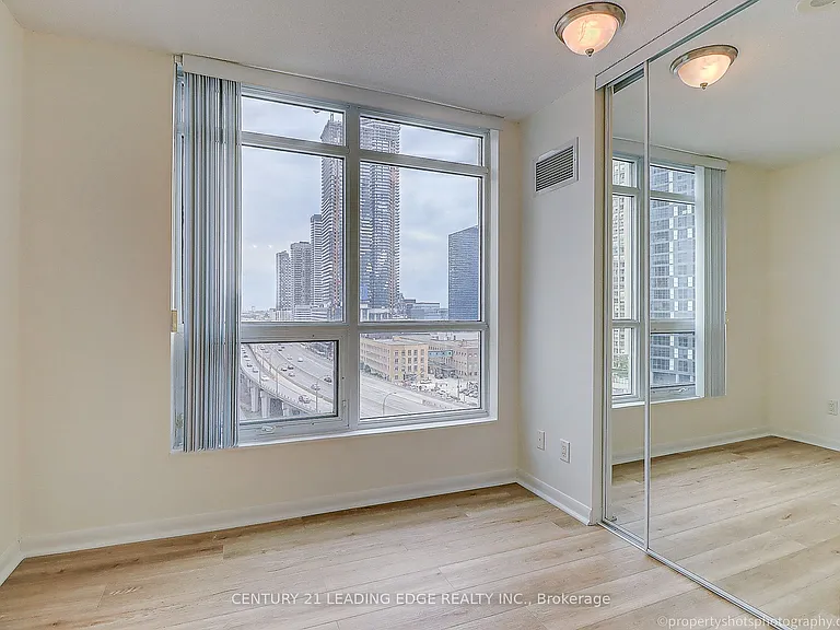18 Yonge St #1305 — Photo 14