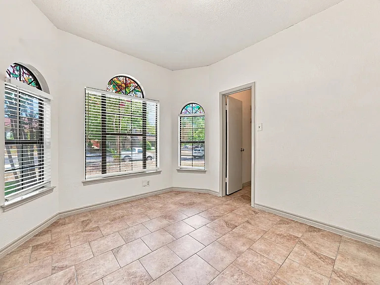 2207 Lancaster Gate Cv — Photo 32