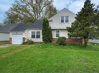 3773 Severn Rd, Cleveland Heights, OH 44118