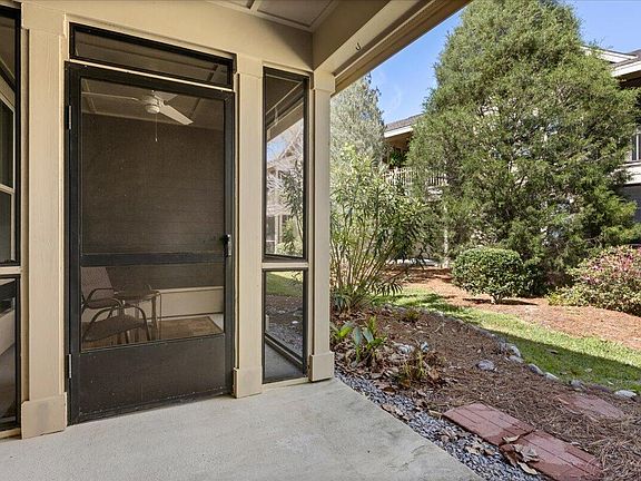 4th image of 5522 Colonial Chatsworth Cir
