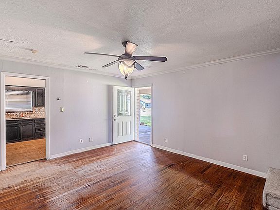 4th image of 519 Sharon Dr