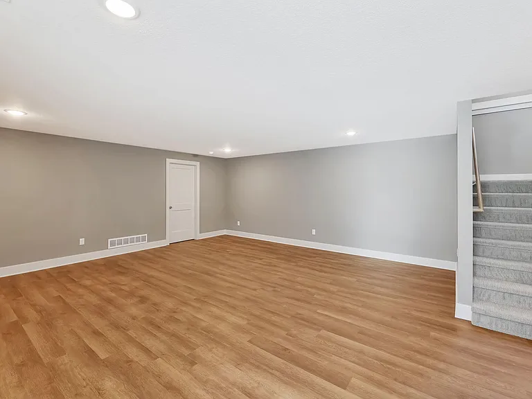 4625 S Doris Ct — Photo 32