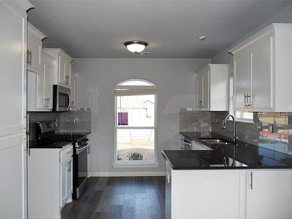 3rd image of 4825 E Galveston St