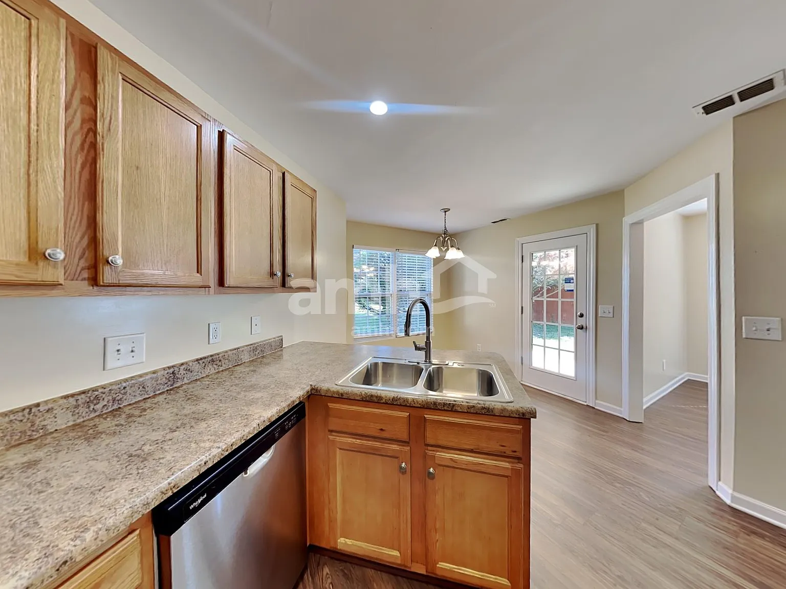 4 bed, 2.5 bath, 2183 sqft, $2,430 — Photo 4