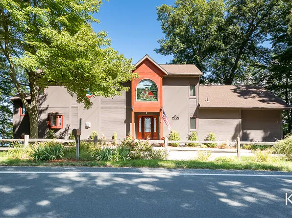 6420 S Shore Dr, Whitehall, MI 49461
