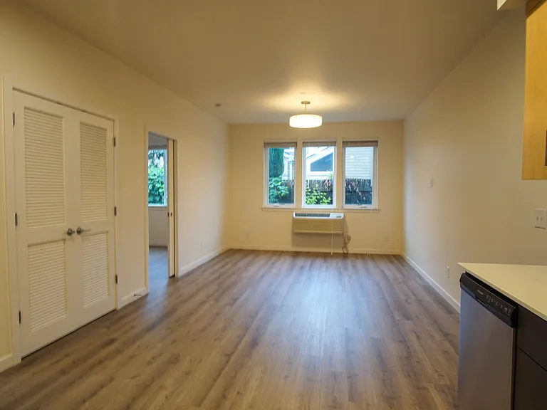 6015 S Virginia Ave #201 — Photo 3