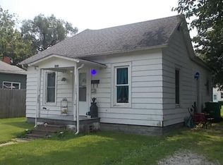 301 W 7th St, Pana, IL