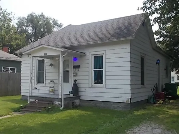 301 W 7th St, Pana, IL 62557
