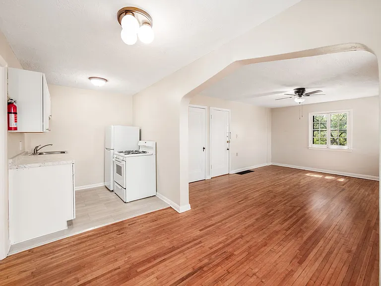 134 W Tulane Rd #B — Photo 16