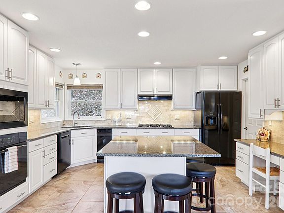 4th image of 208 Buckeye Rd