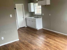 713 Avenue C, Seguin, TX