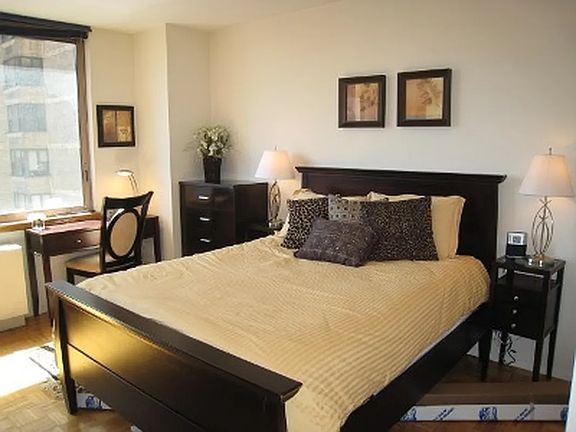 3rd image of 235 E 40th St APT 25I