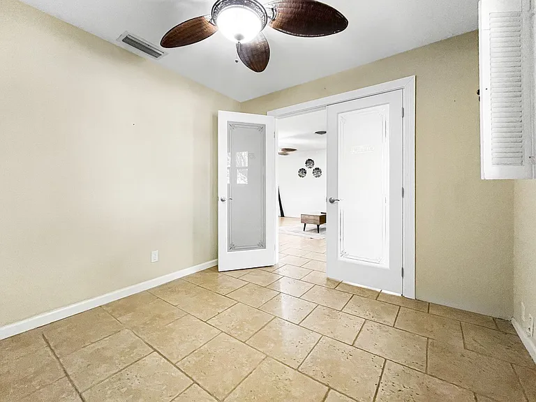 1031 Honeysuckle Rd — Photo 10