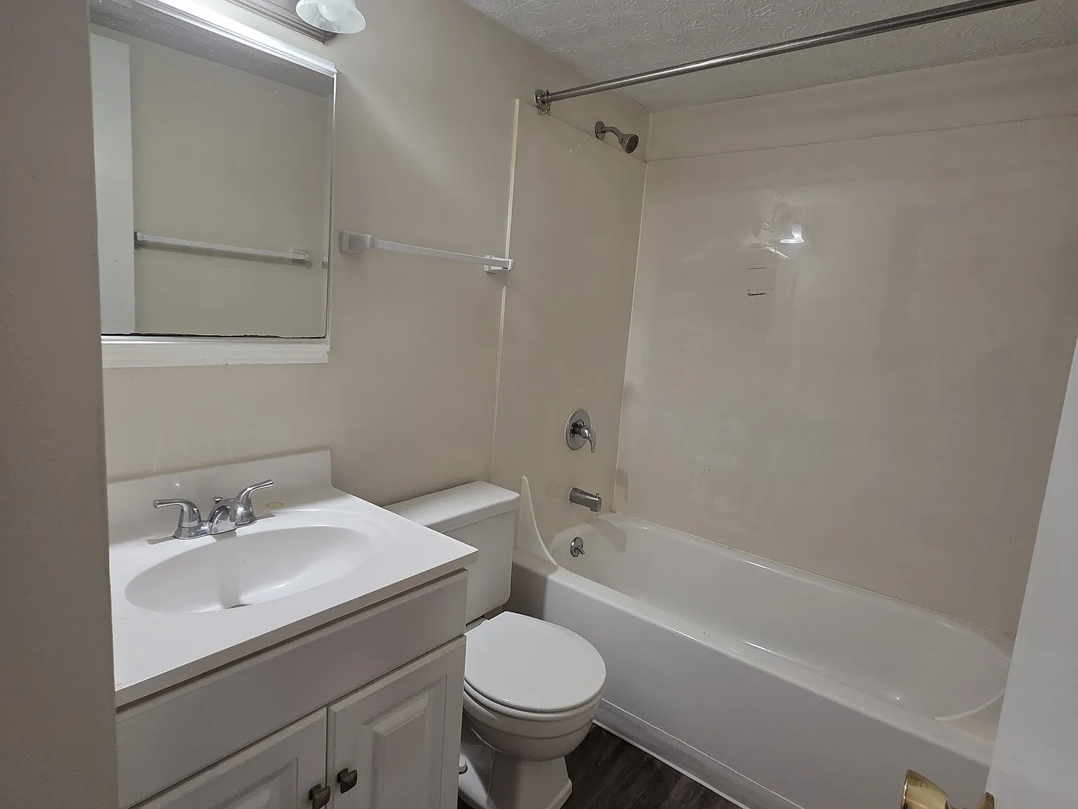 2 bed, 960 sqft, $1,050 — Photo 2