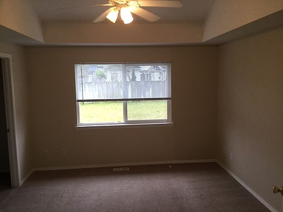 5th image of 523 Corrin Ave NW