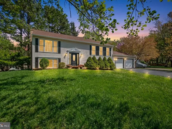 10217 McKean Ct, Great Falls, VA 22066