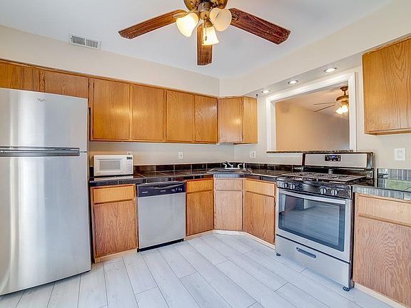 5th image of 18 Canterbury Cir #18