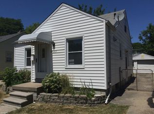 19669 Kenosha St, Harper Woods, MI 48225