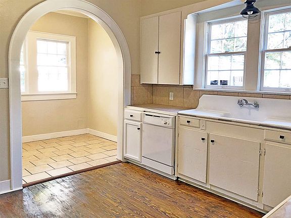 3rd image of 1308 Ann St