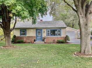 920 21st St, Zion, IL 60099