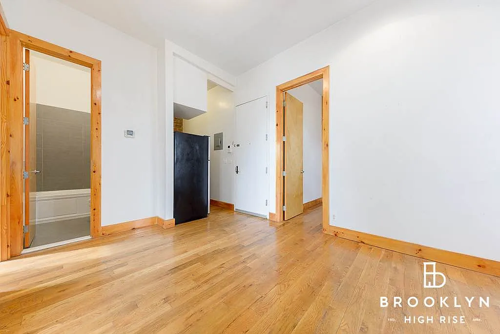 543 Madison Street — Photo 3