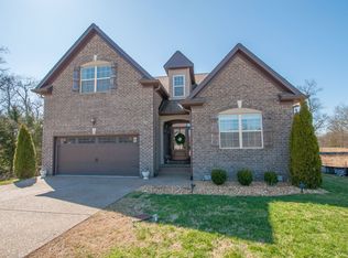 221 Starting Gate Dr, Gallatin, TN 37066