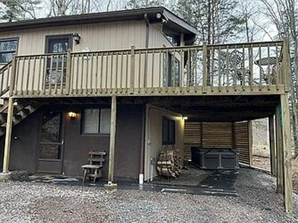 113 Lady Ann Ct, Blakeslee, PA 18610