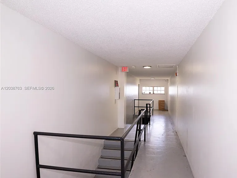 4240 Woodside Dr #4 — Photo 4