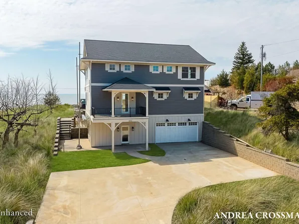 6401 Lakeshore Dr, West Olive, MI 49460