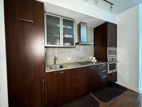 5th image of 12 York St #907B