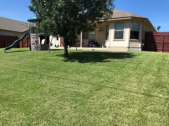 3rd image of 6802 Golden Oak Ln