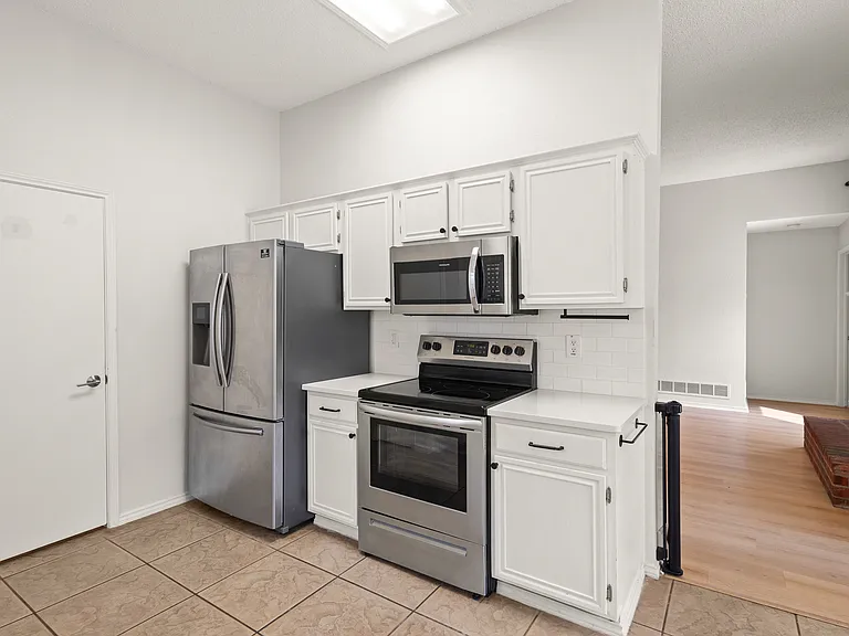 6808 Cedar Shadow Dr — Photo 9