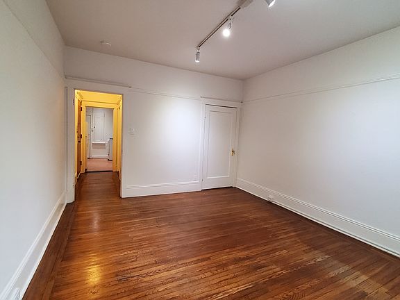 3rd image of 935 Hyde St APT 1