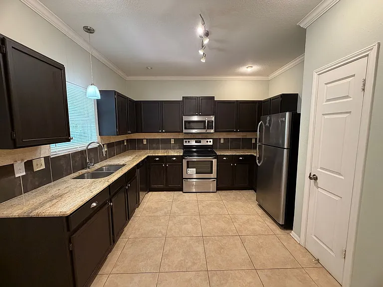 13123 Burgundy Point — Photo 5