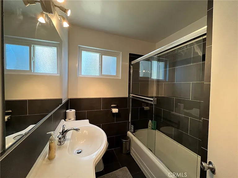 1114 6th St #9 — Photo 14