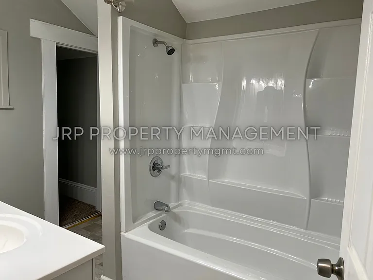 114 Moore St — Photo 10