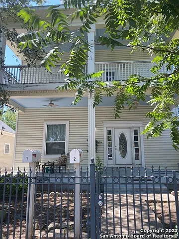 2014 W Houston St