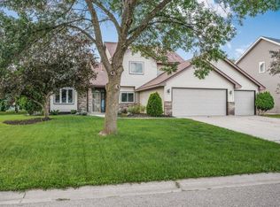 2824 92nd Cres N, Brooklyn Park, MN 55443