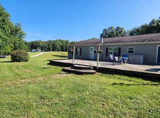 8476 E Sycamore Rd, Bloomfield, IN 47424