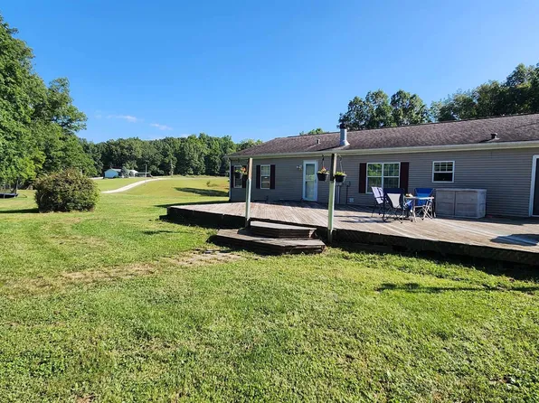 8476 E Sycamore Rd, Bloomfield, IN 47424