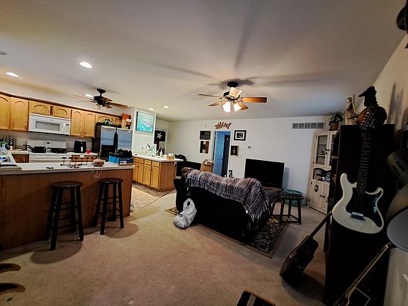 Open floor plan (image from tenant during move-out).