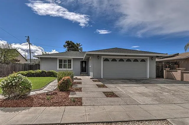4823 Banberry Way photo 1