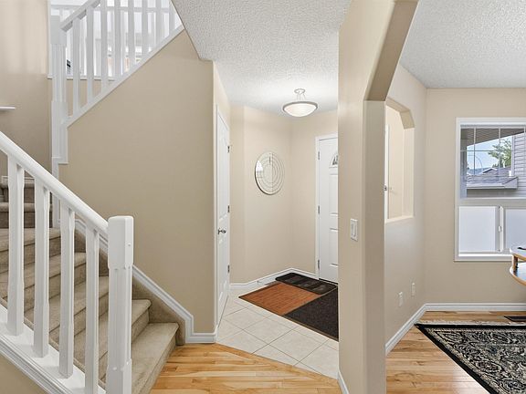 5th image of 391 Foxboro Dr