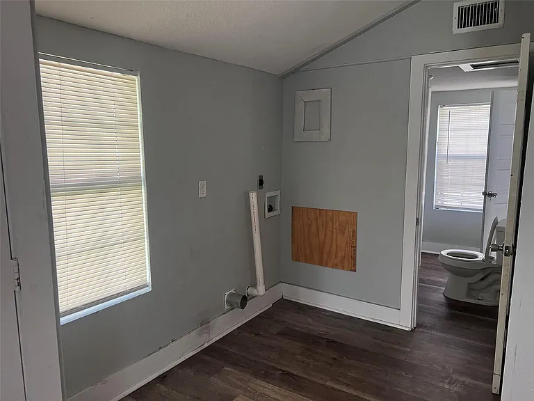 521 W Caney St — Photo 11