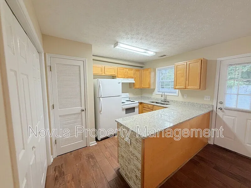 2 bed, 2.5 bath, $1,250 — Photo 4
