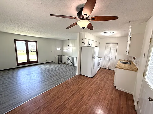 1403 Emerald Dr Photo 1