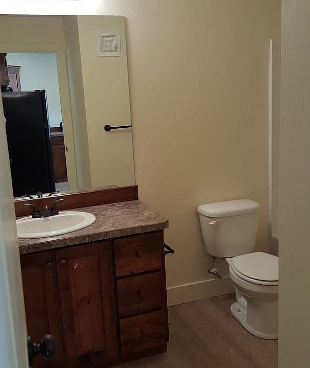 1st image of 888 Everett Pl APT 1