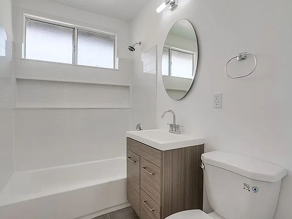 3rd image of 869 Glenway Dr #3
